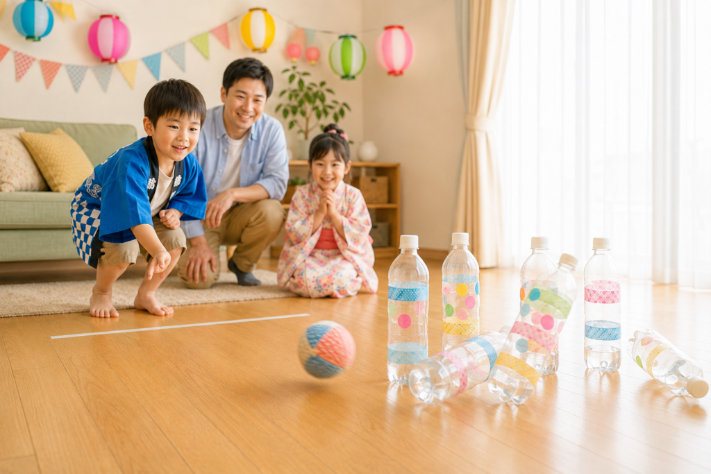 男の子がやわらかいボールを転がし、手作りのペットボトルボウリングを楽しむ様子